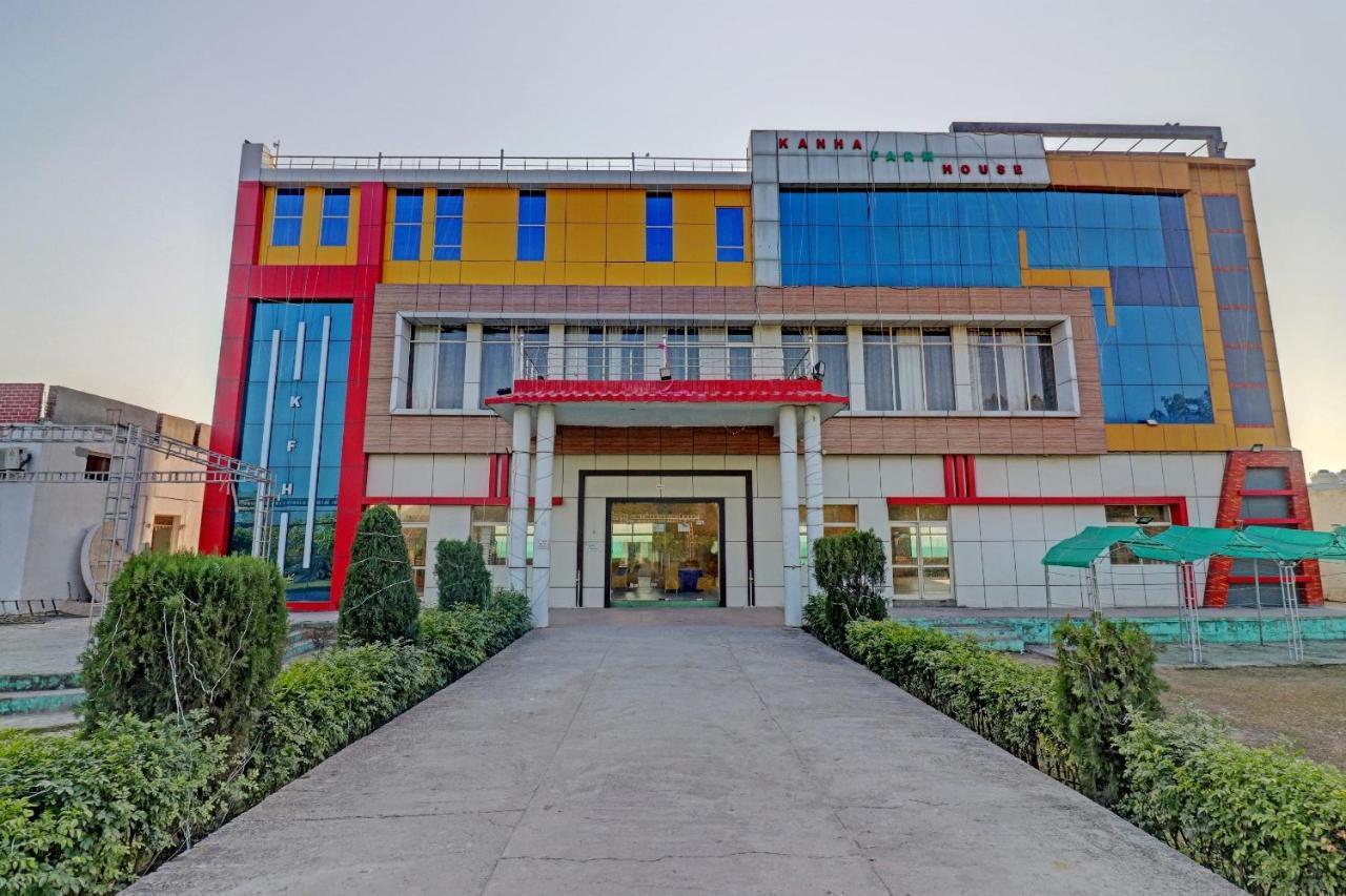 Capital O Kanha Resort Sikandra Rao Bagian luar foto
