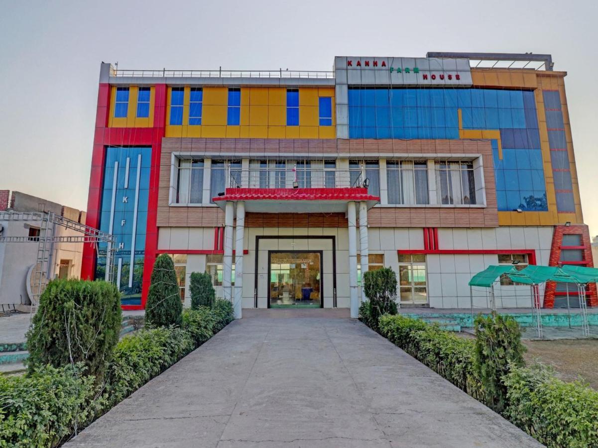 Capital O Kanha Resort Sikandra Rao Bagian luar foto