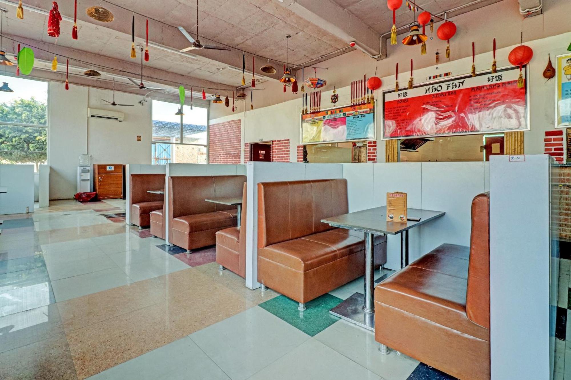 Capital O Kanha Resort Sikandra Rao Bagian luar foto