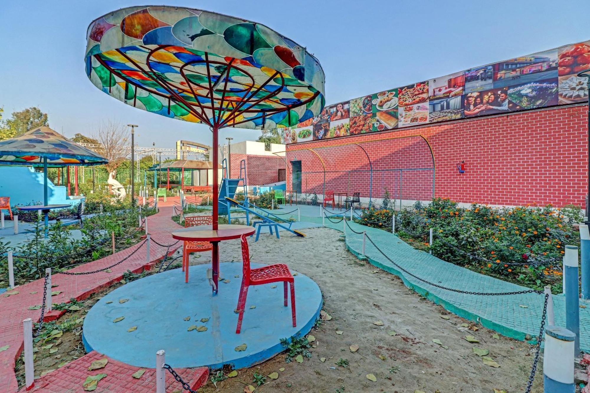 Capital O Kanha Resort Sikandra Rao Bagian luar foto