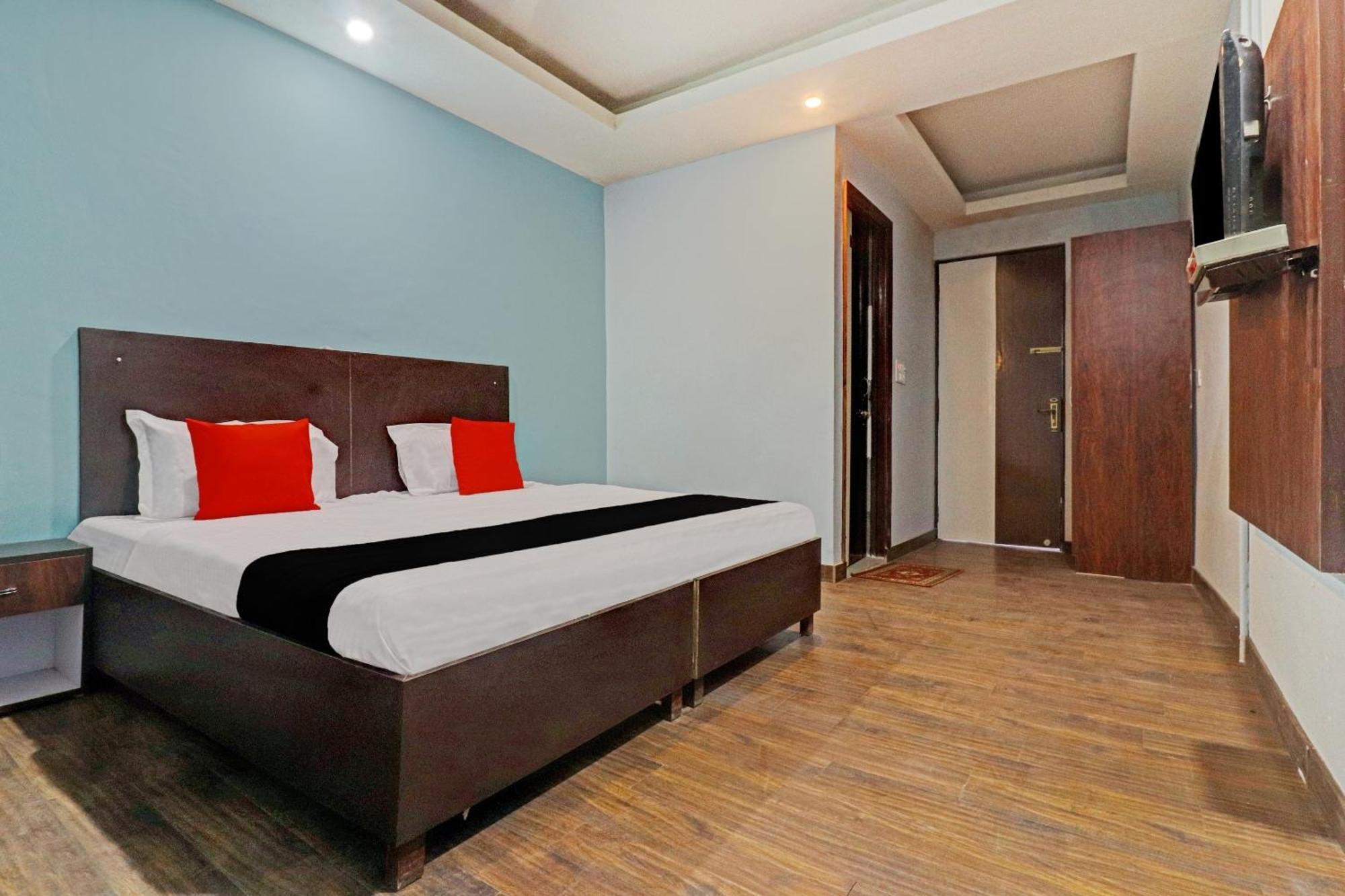 Capital O Kanha Resort Sikandra Rao Bagian luar foto