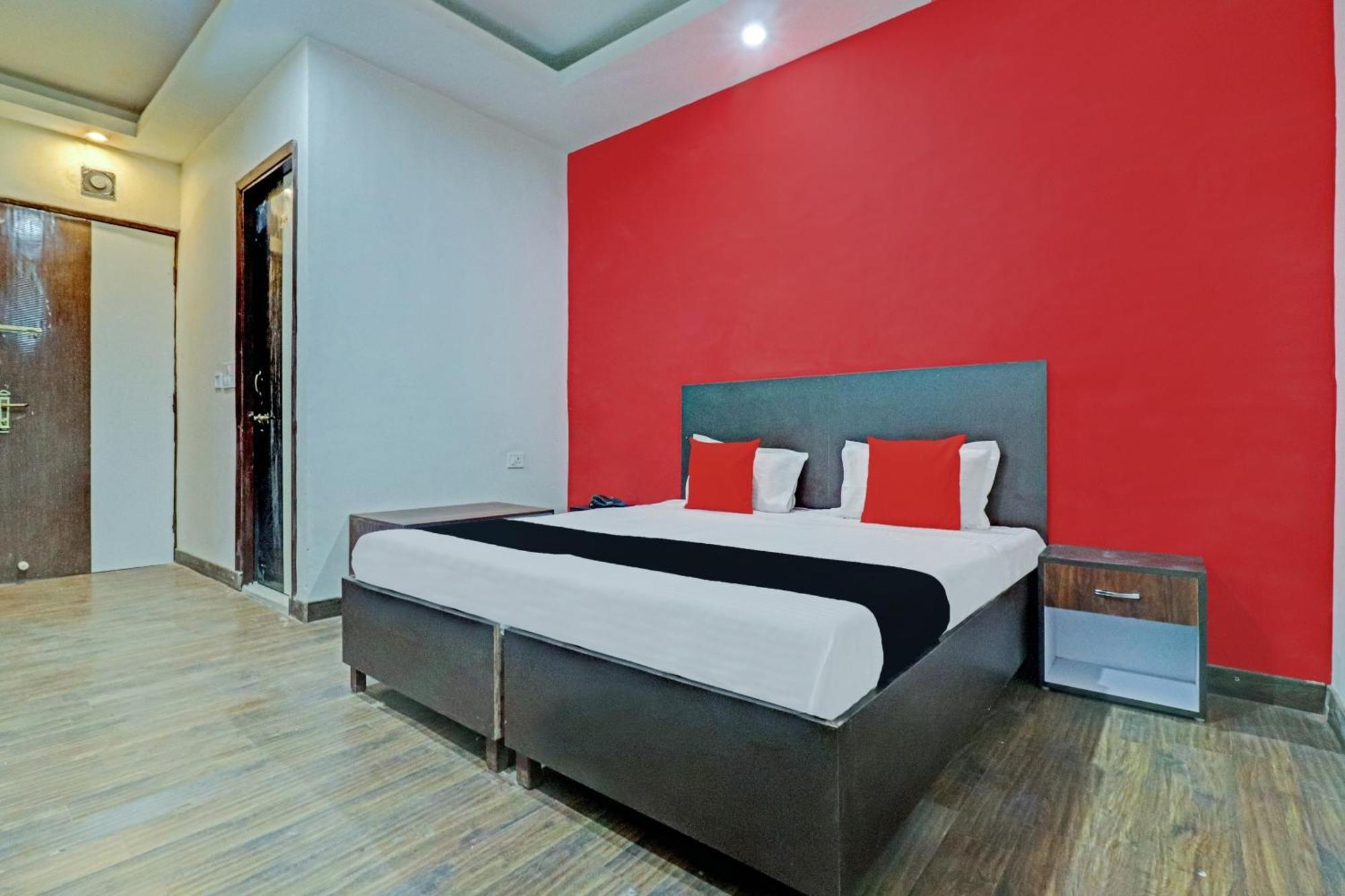 Capital O Kanha Resort Sikandra Rao Bagian luar foto