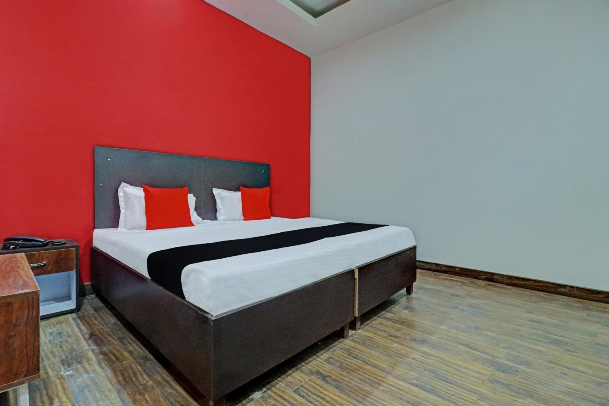 Capital O Kanha Resort Sikandra Rao Bagian luar foto