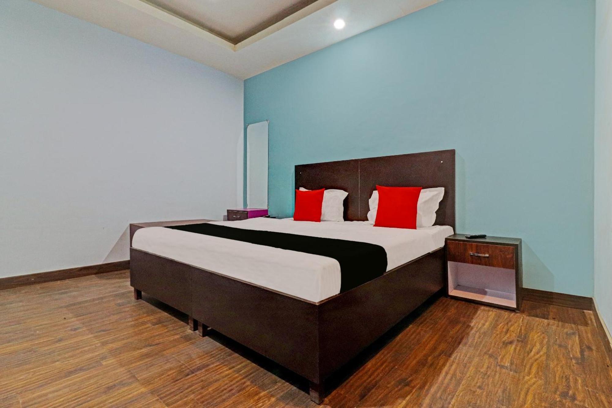 Capital O Kanha Resort Sikandra Rao Bagian luar foto
