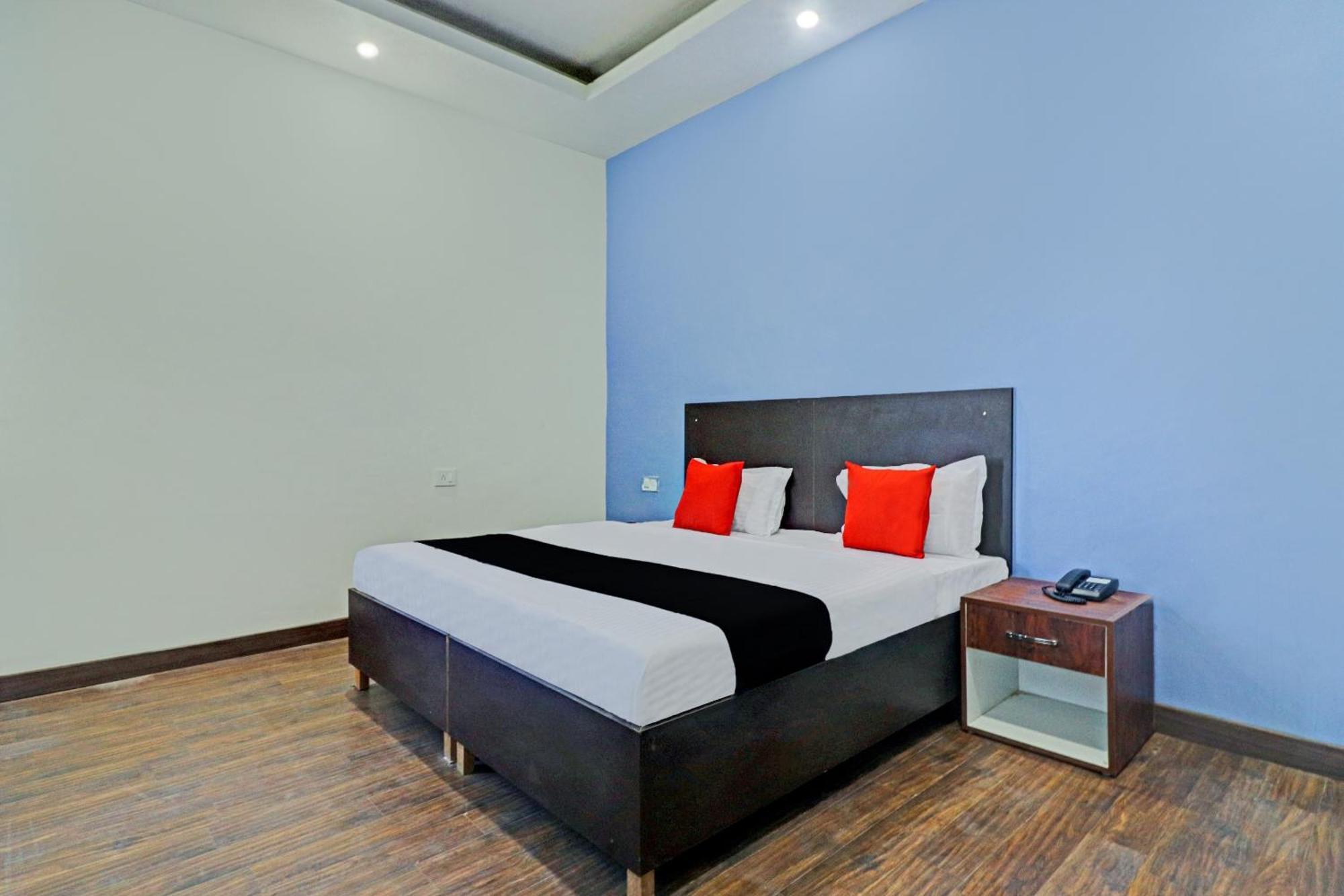Capital O Kanha Resort Sikandra Rao Bagian luar foto