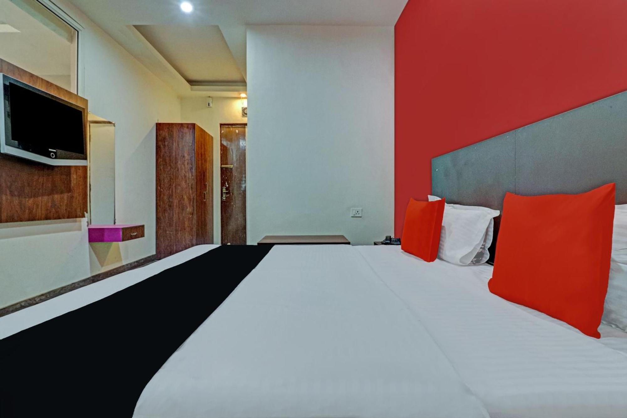 Capital O Kanha Resort Sikandra Rao Bagian luar foto