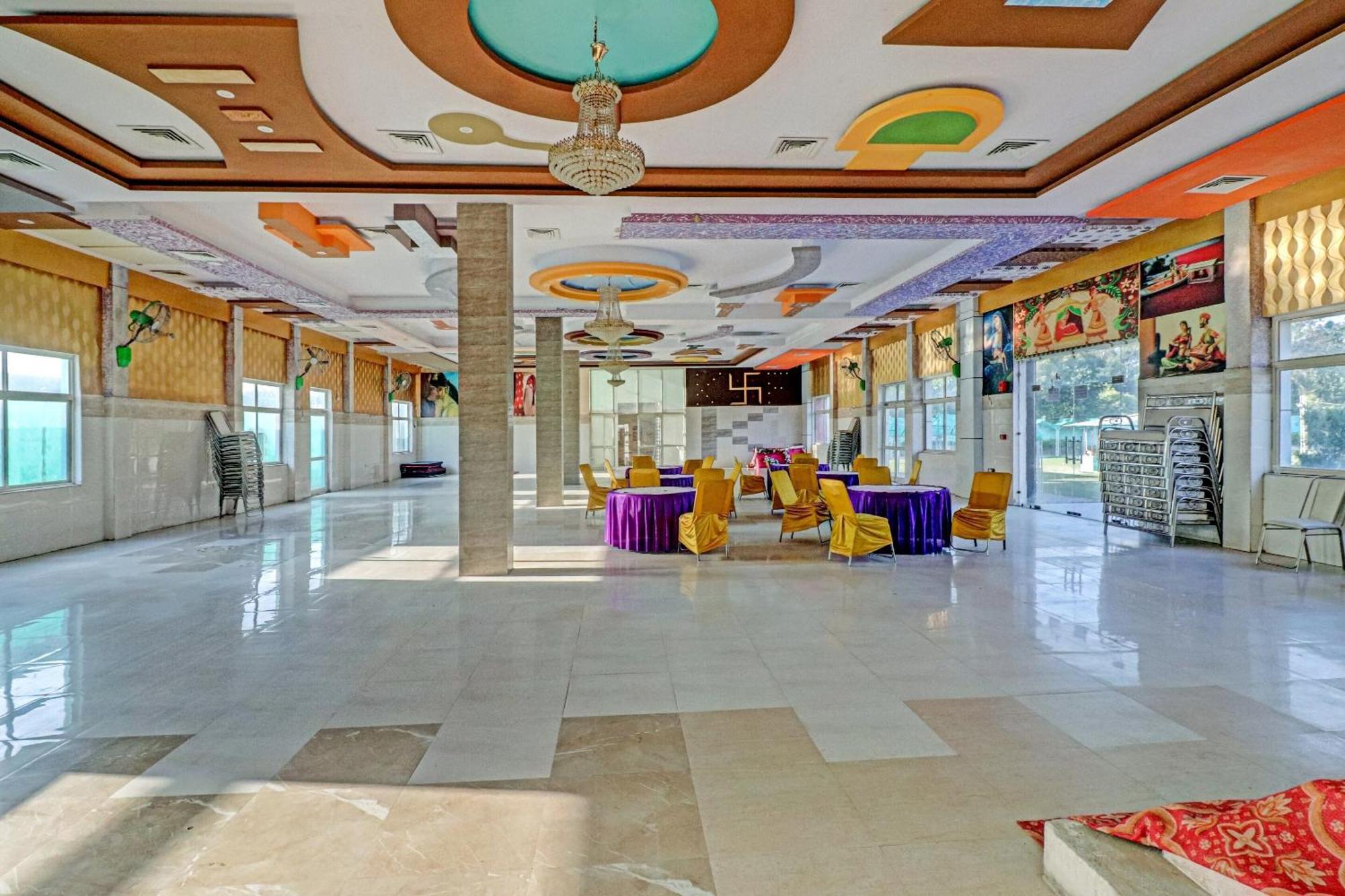 Capital O Kanha Resort Sikandra Rao Bagian luar foto