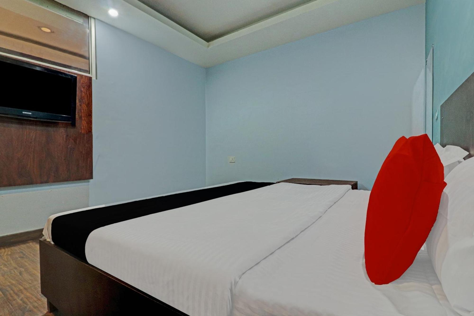 Capital O Kanha Resort Sikandra Rao Bagian luar foto